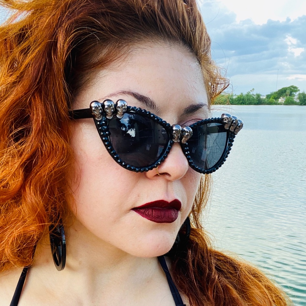 Cat eye black sunglasses with crystals and skulls - Picture 9 of 11